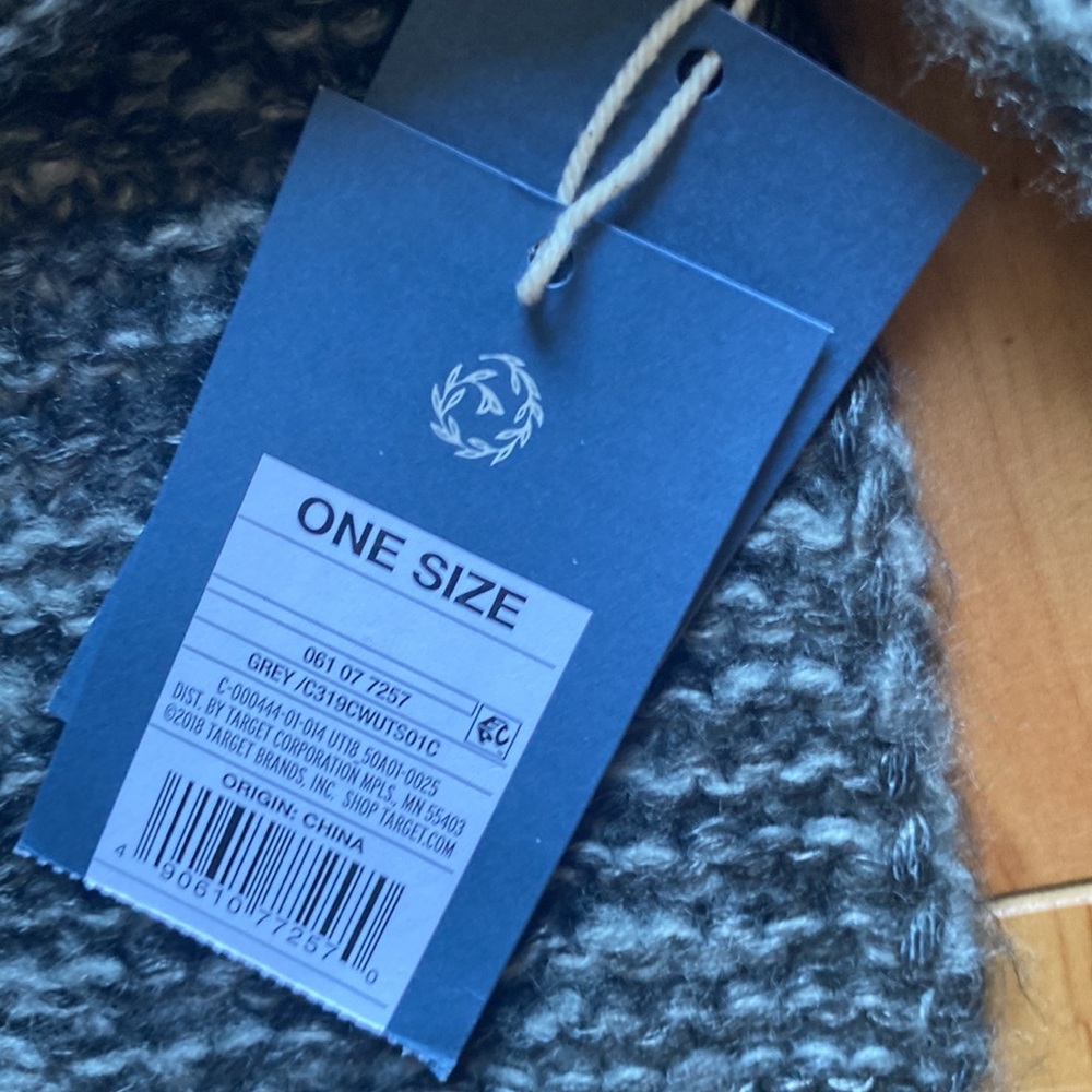 Universal Thread Scarf - Picture 6 of 7